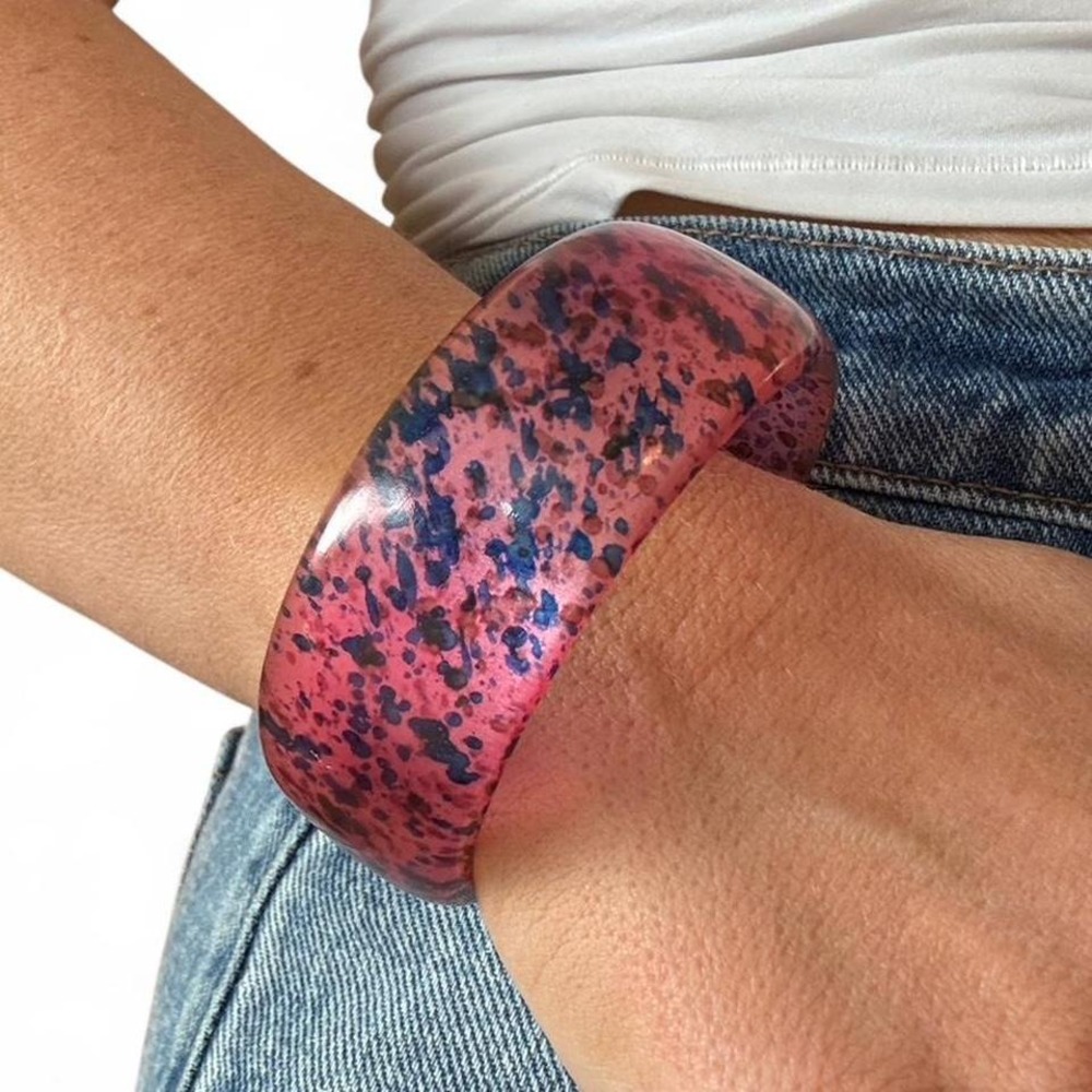Vintage‎ Pink & blue speckled resin bangle bracelet